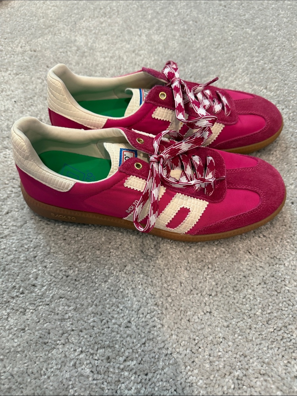 Retro-Style Women's Sneakers in Magenta and Cream